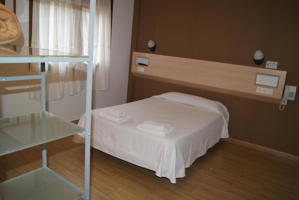 Hostal Sant Bernat Olot Room photo